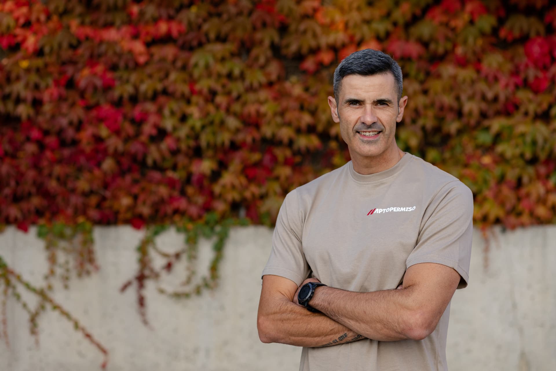 Pablo Morales con sudadera de Aptopermiso
