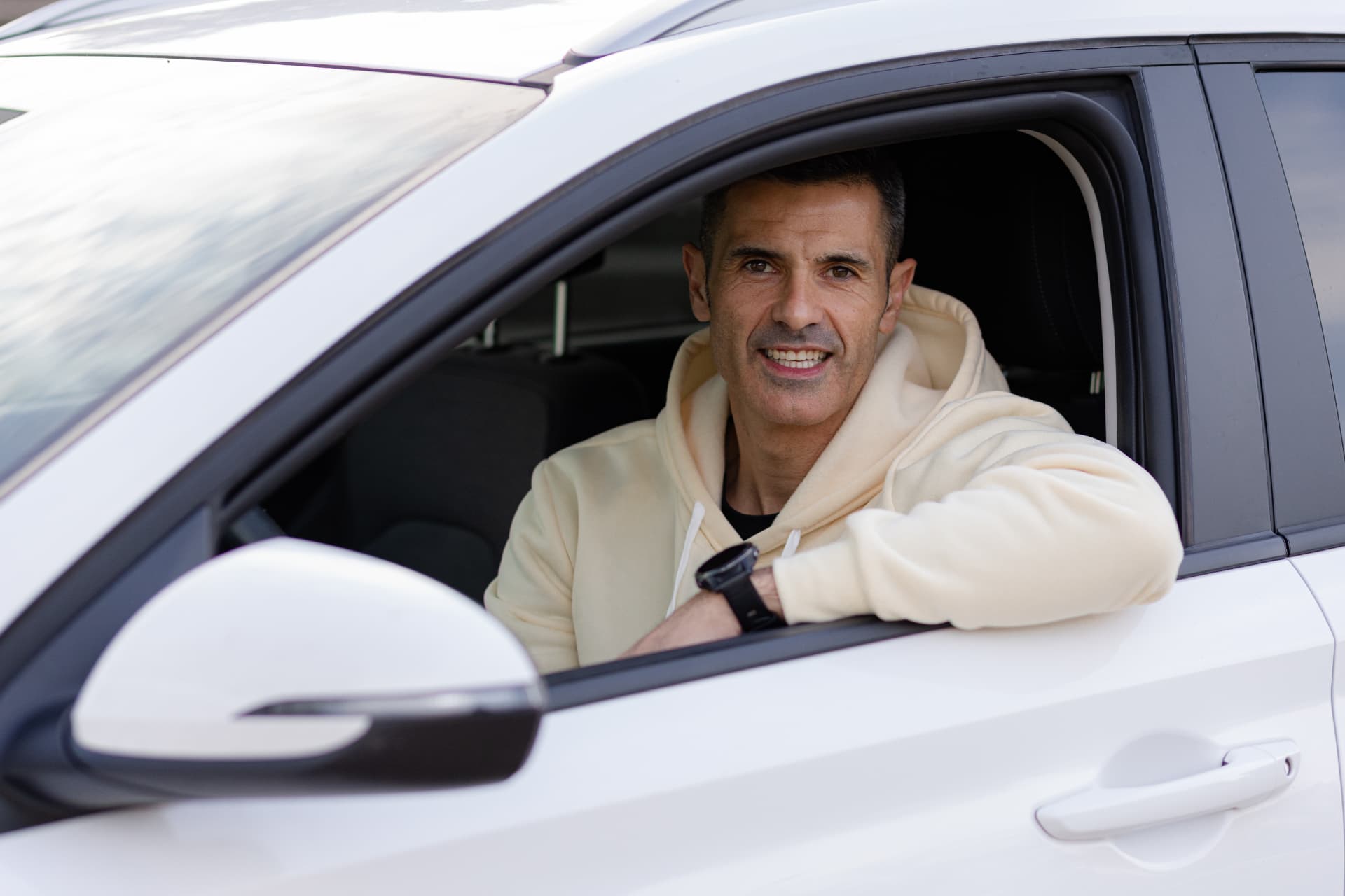 Pablo Morales, formador vial, al volante del coche de examen
